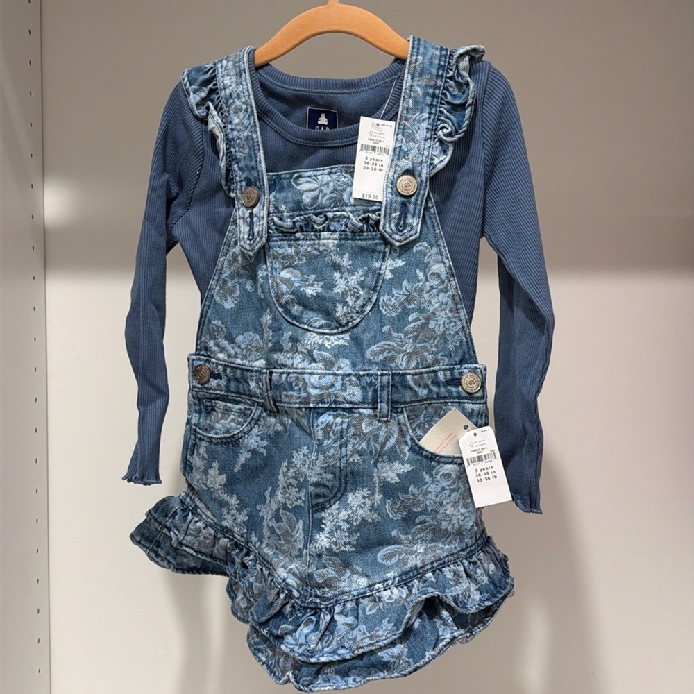 Gap little girls outfit. Never worn. NWT.